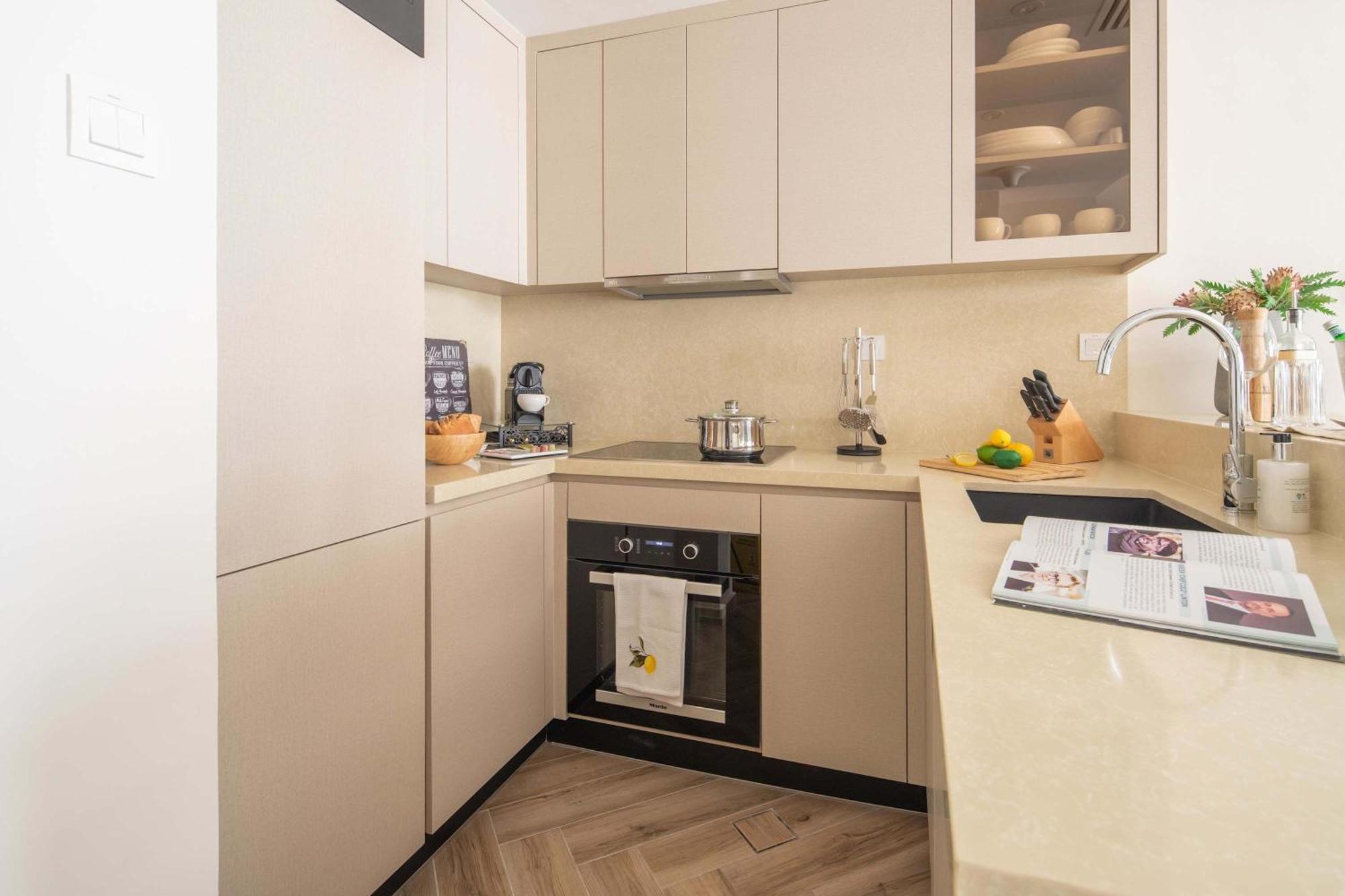 Frank Porter - Escan Tower Apartment