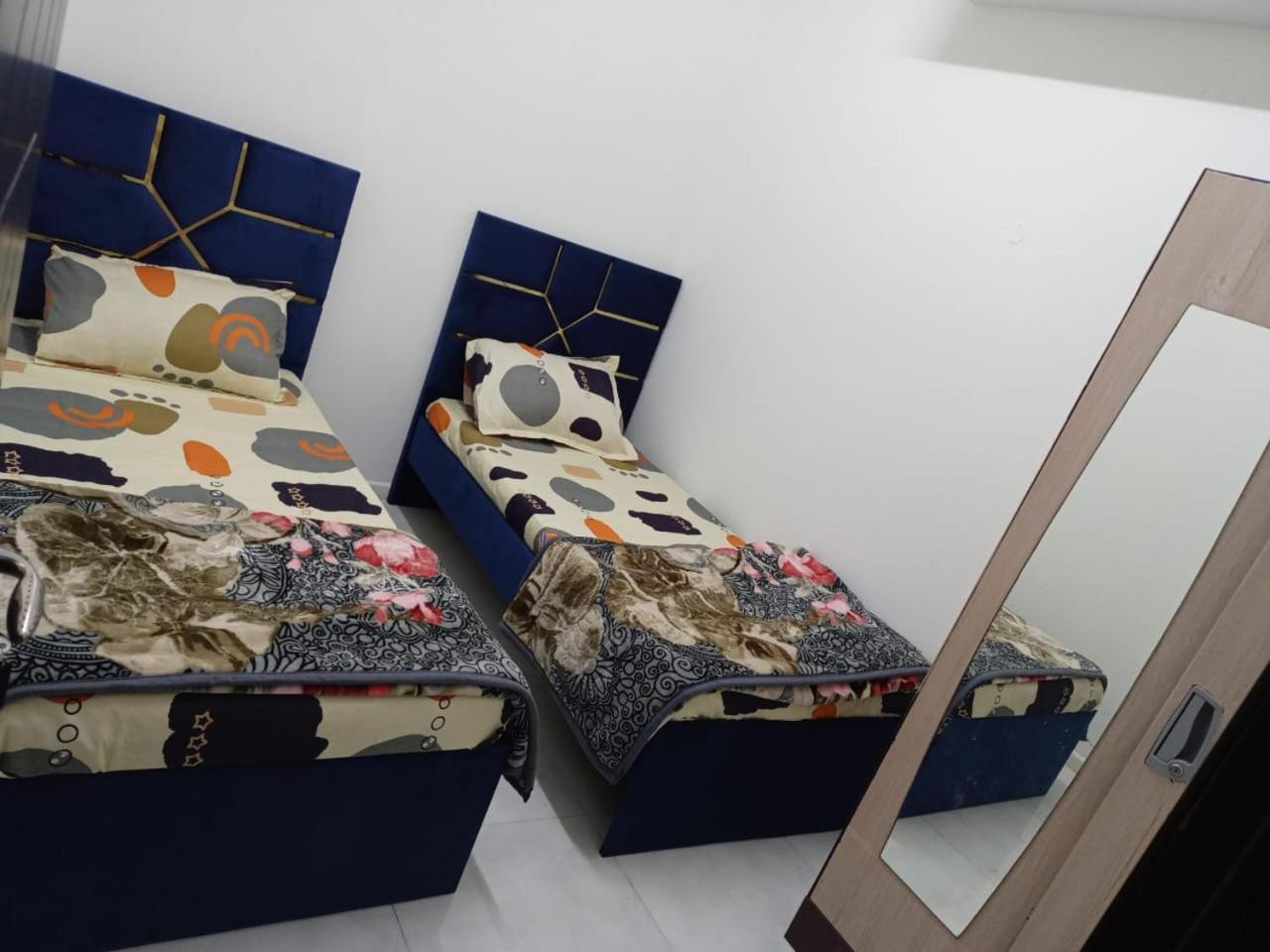 Elite Space Partition In Very Near Union And Banyas Metro - Creek - Gold Souq Capsule hotel