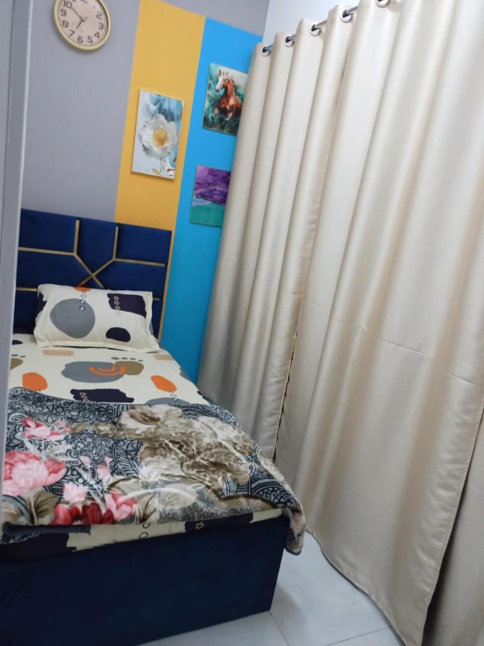Elite Space Partition In Very Near Union And Banyas Metro - Creek - Gold Souq Capsule hotel Dubai