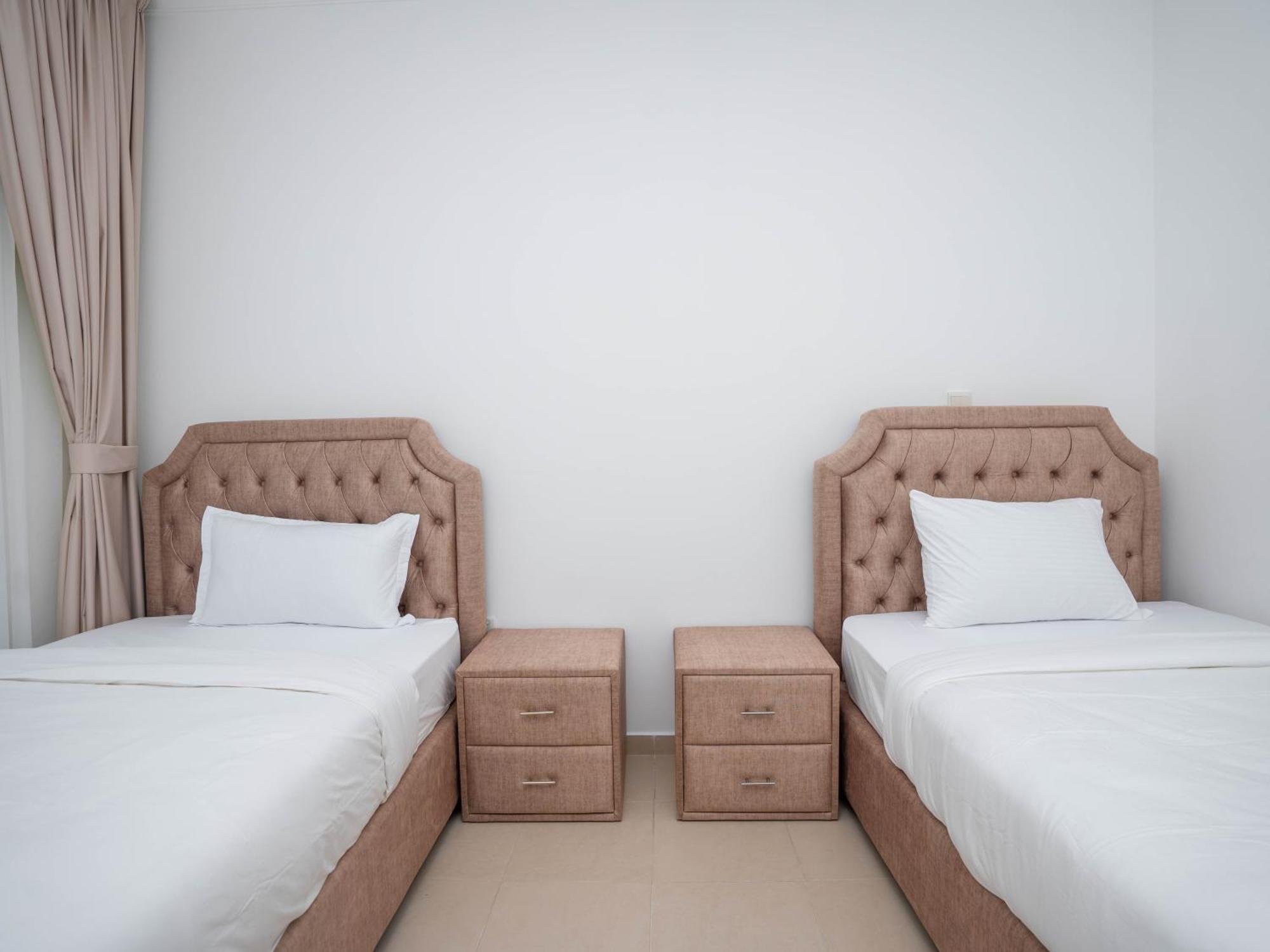 Holidays R Us 3 Bedroom Premium Location Apartment *