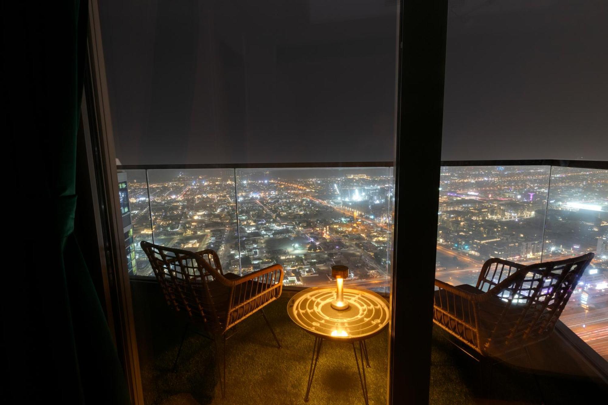 5 Star Living Burj Khalifa Infinity Pool Gym