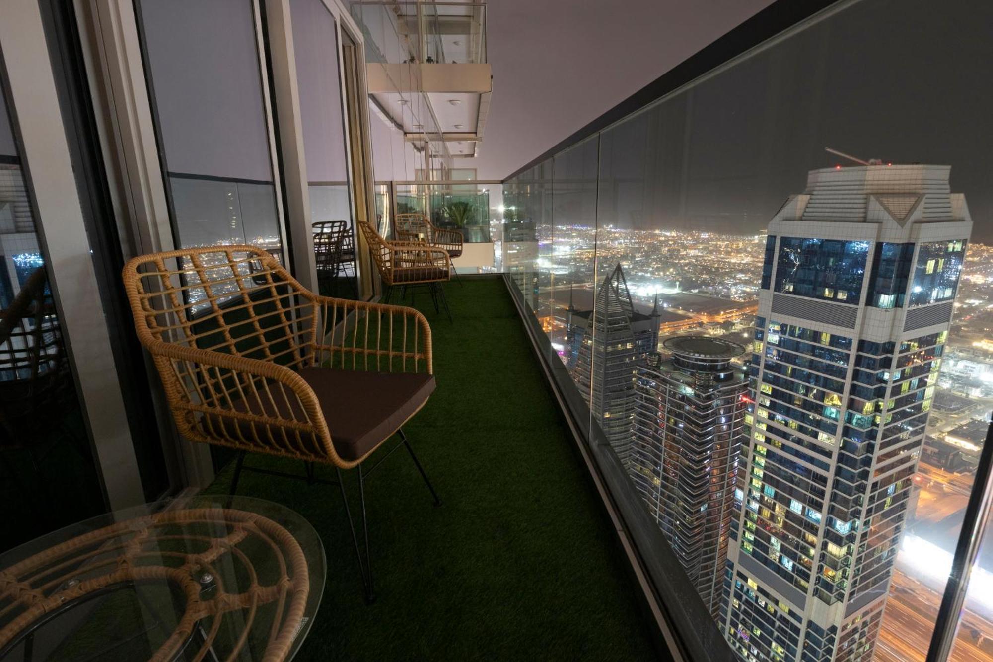 Apartment 5 Star Living Burj Khalifa Infinity Pool Gym *