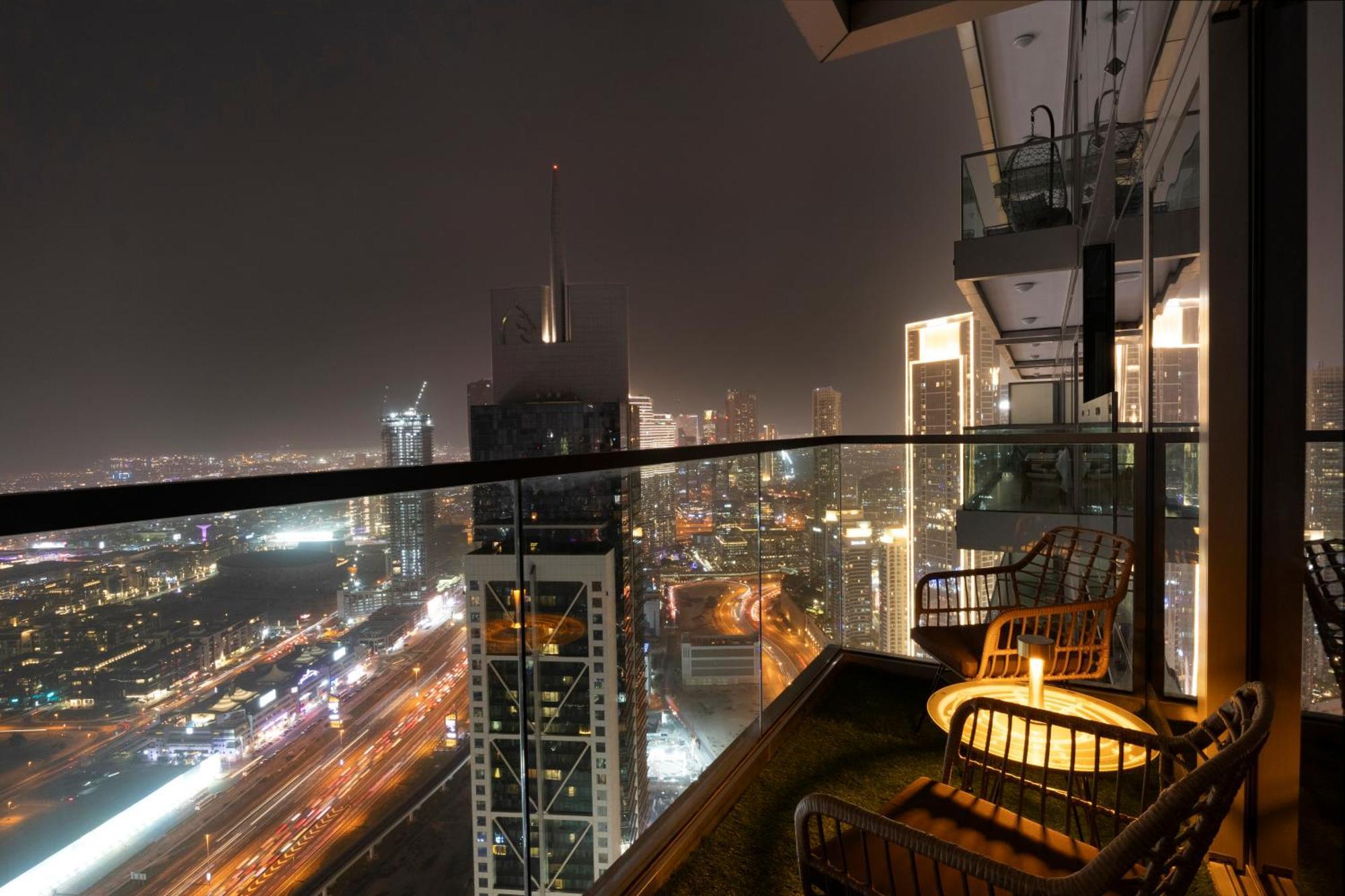 5 Star Living Burj Khalifa Infinity Pool Gym Dubai