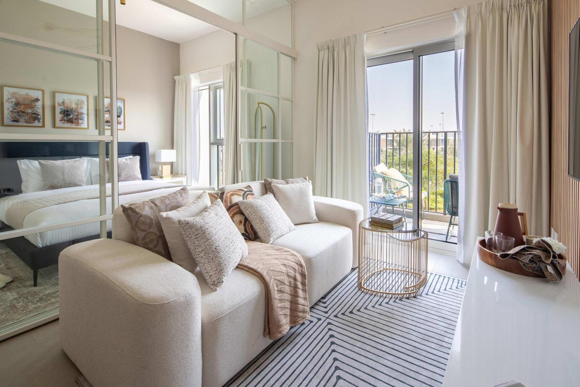 Frank Porter - Golf Apartment