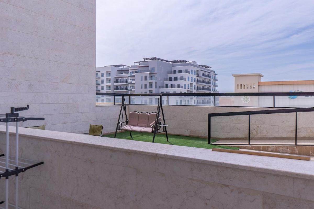 Amazing 2-bedroom Perfect For Families In Jebel Ali Village Apartment *