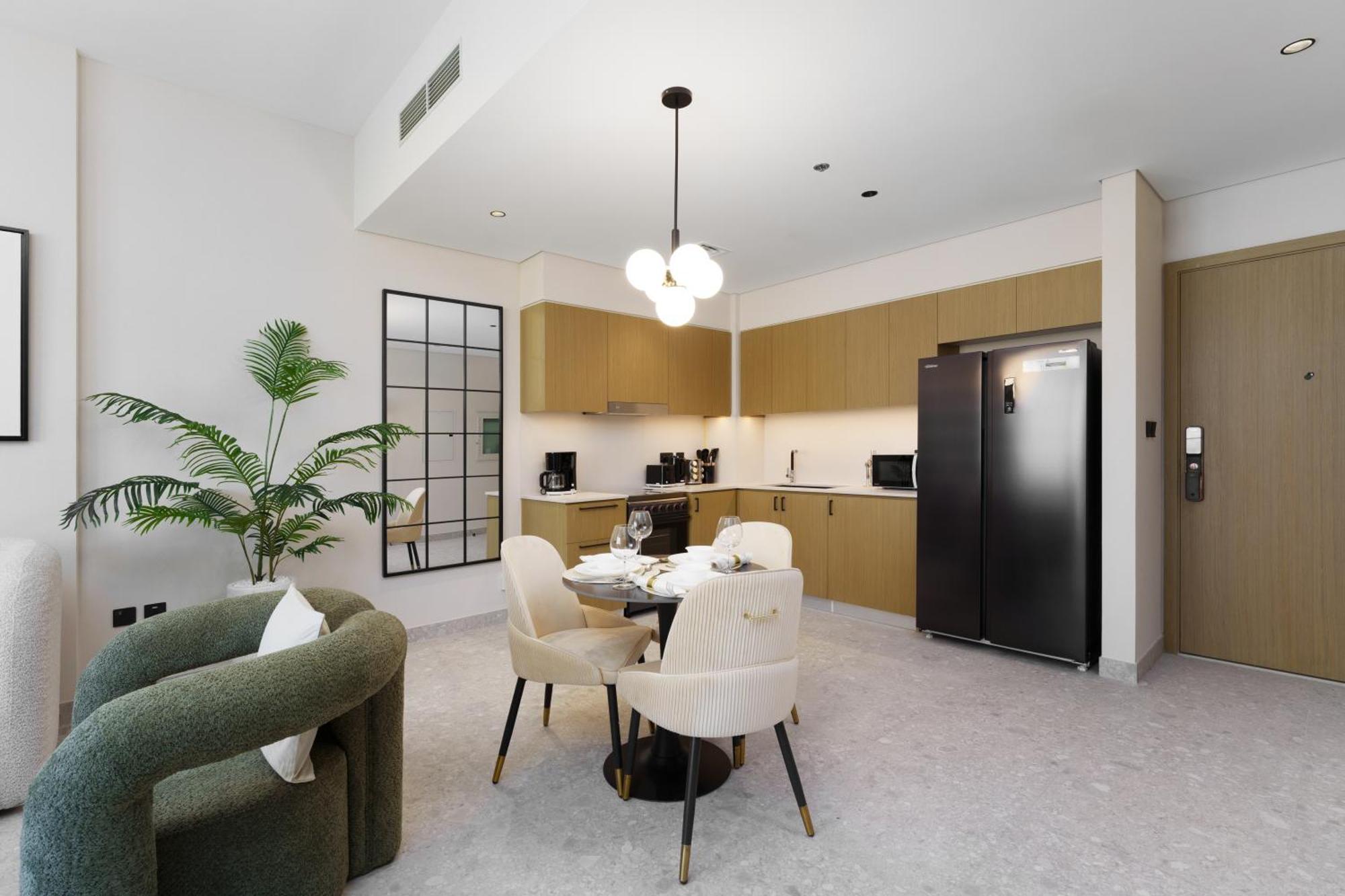Maison Privee - Tranquil Living With Golf Course Vws In Hills Apartment
