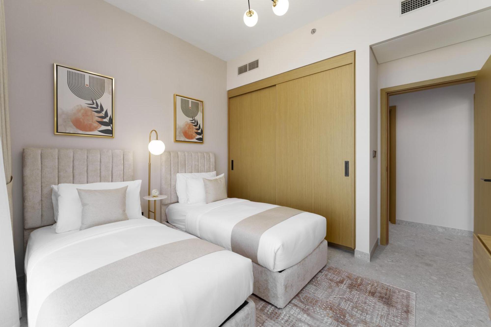 Apartment Maison Privee - Tranquil Living With Golf Course Vws In Hills Dubai