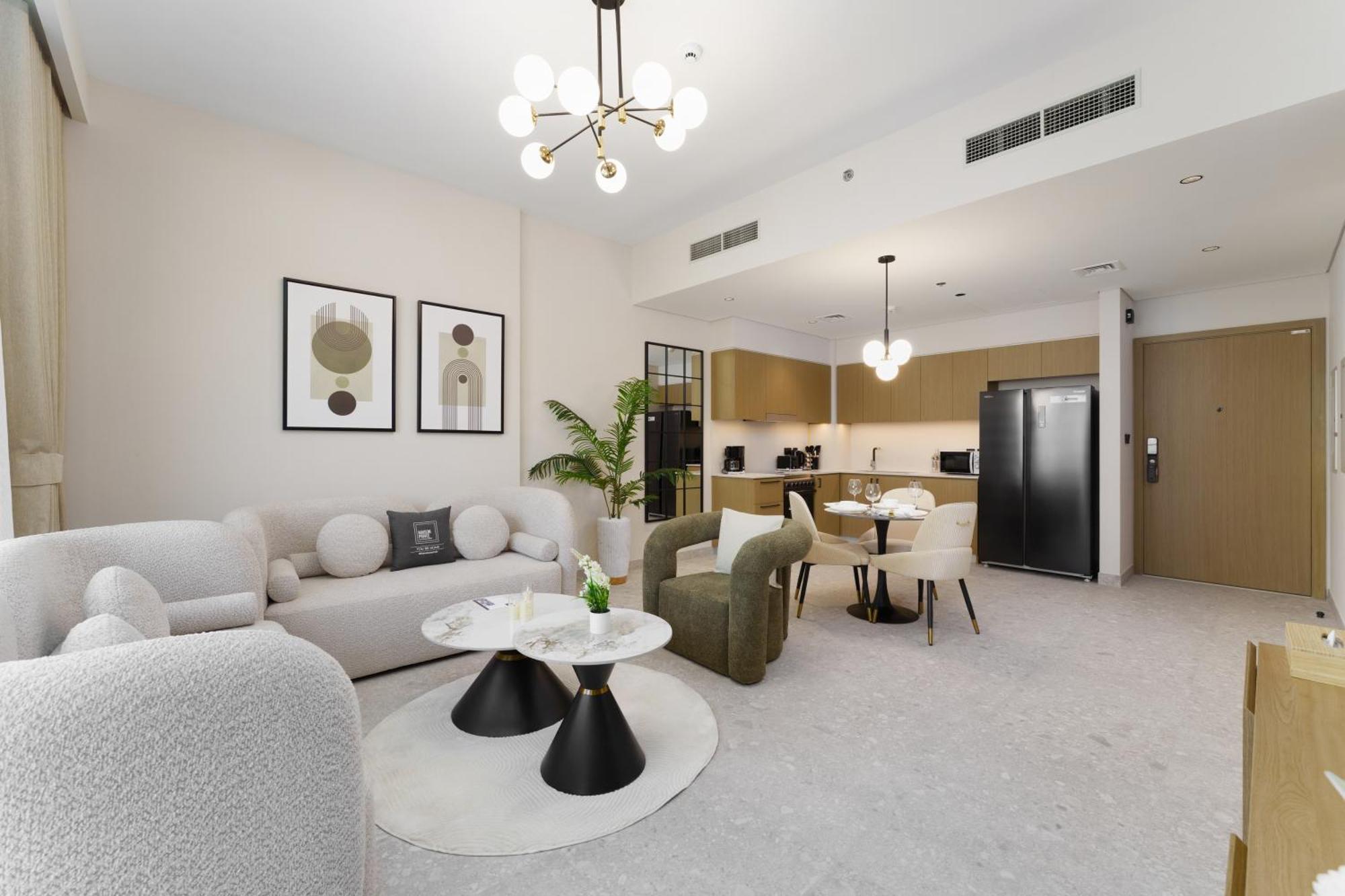 Maison Privee - Tranquil Living With Golf Course Vws In Hills Apartment