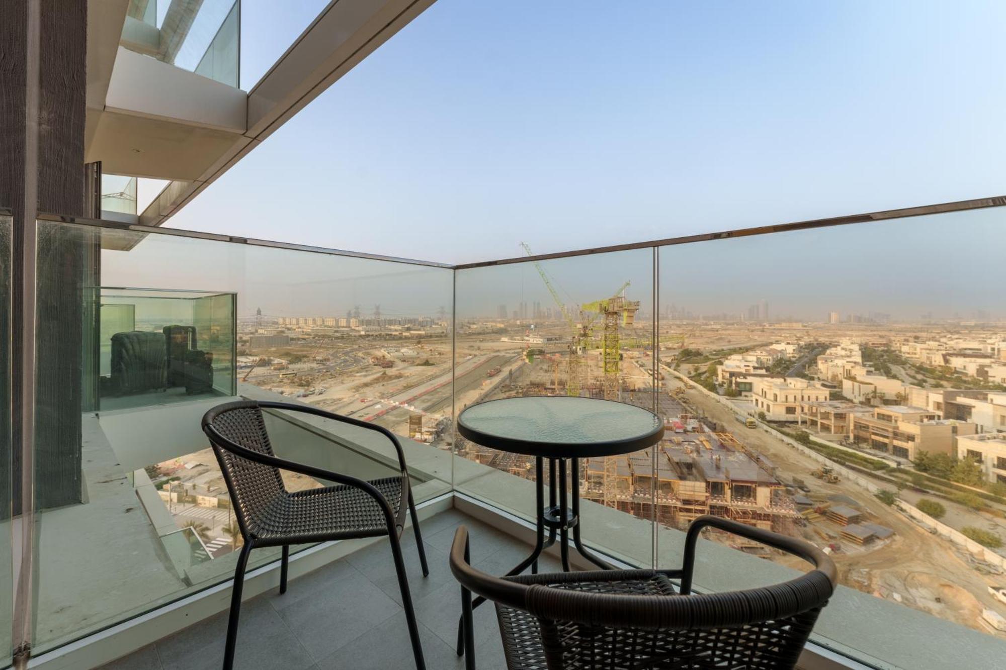 Maison Privee - Tranquil Living With Golf Course Vws In Hills Apartment Dubai