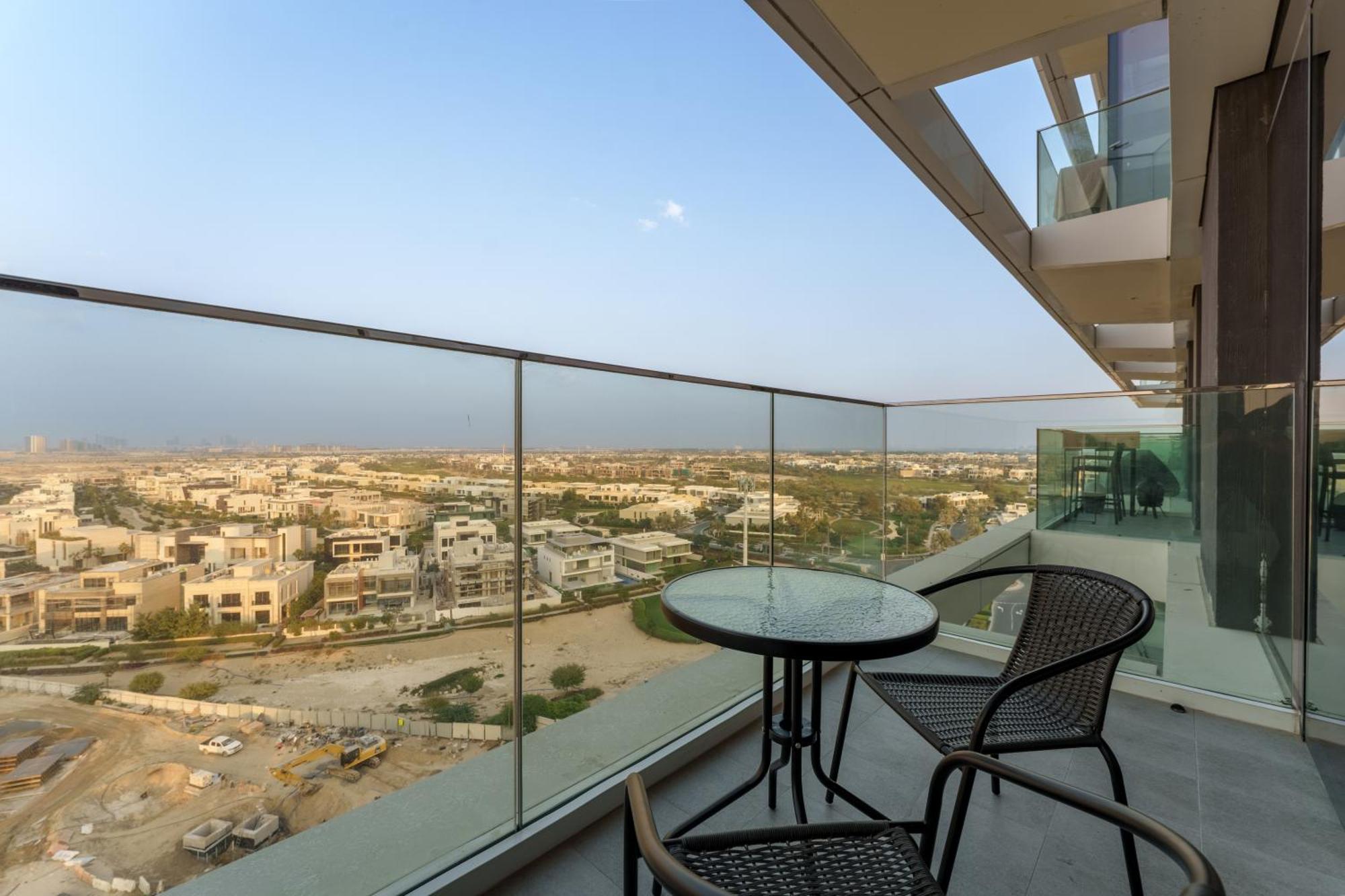 Maison Privee - Tranquil Living With Golf Course Vws In Hills Apartment Dubai