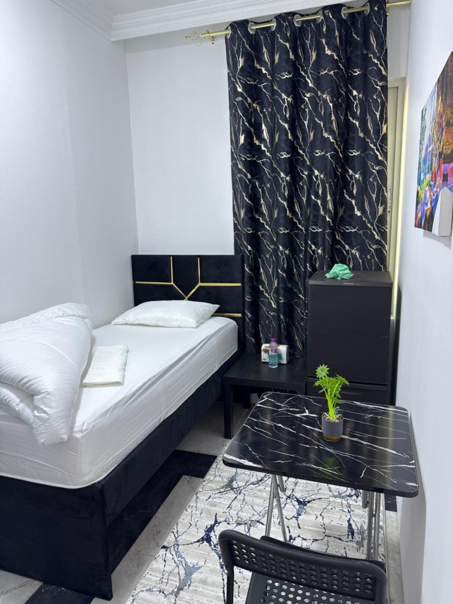 Daire Four Stars Dubai