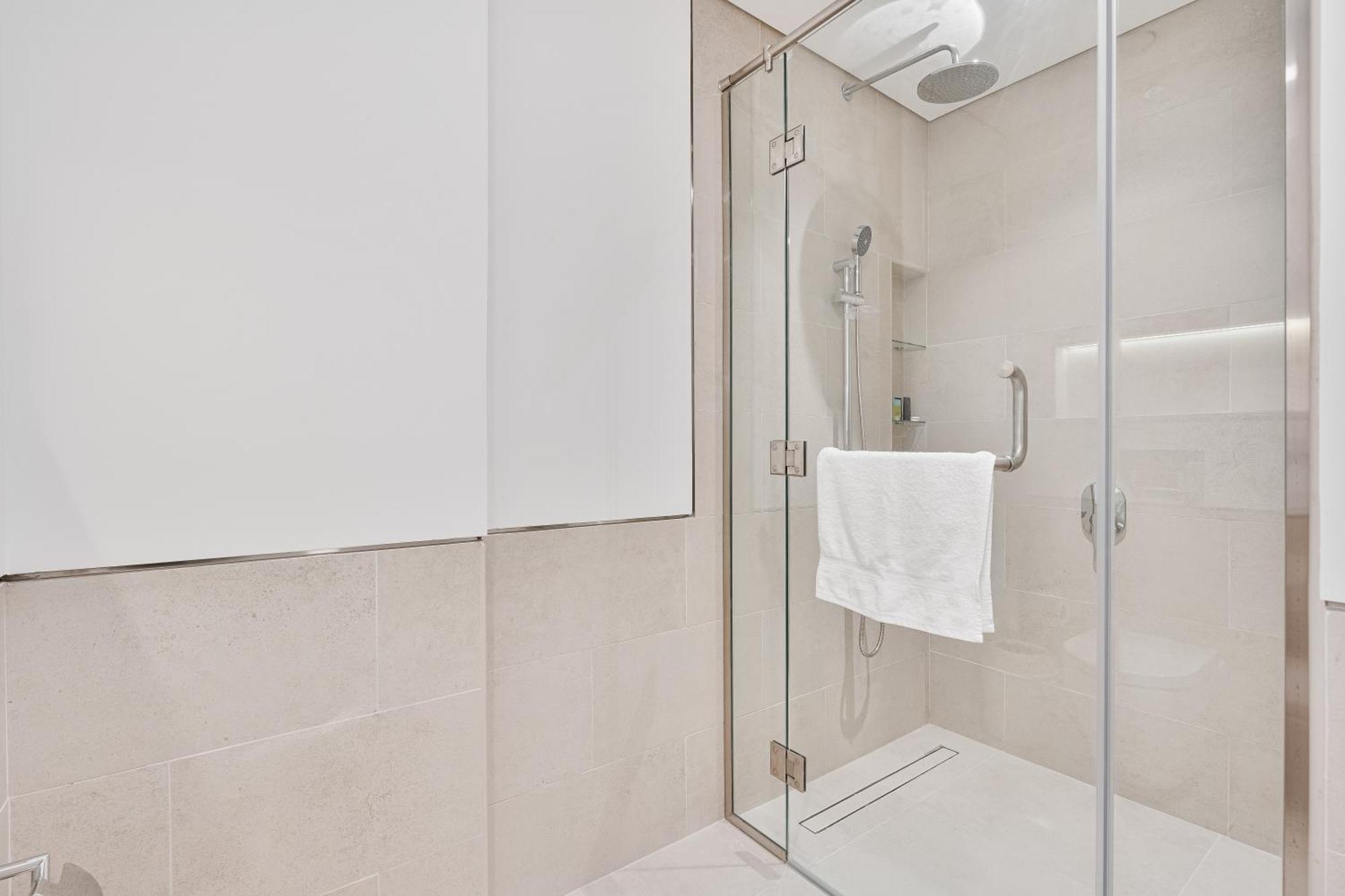 Modern Living -near Madinat Jumeirah Living -close To Apartment *