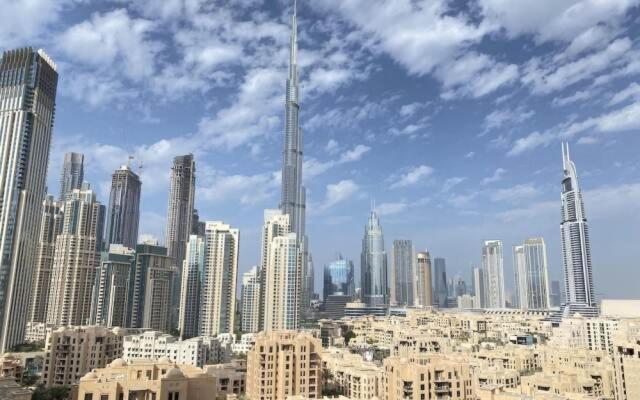 Lavish Saafe House With Full Burj Khalifa View From - Amazing Balcony Setup - Infinity Pool - Near Mall Downtown