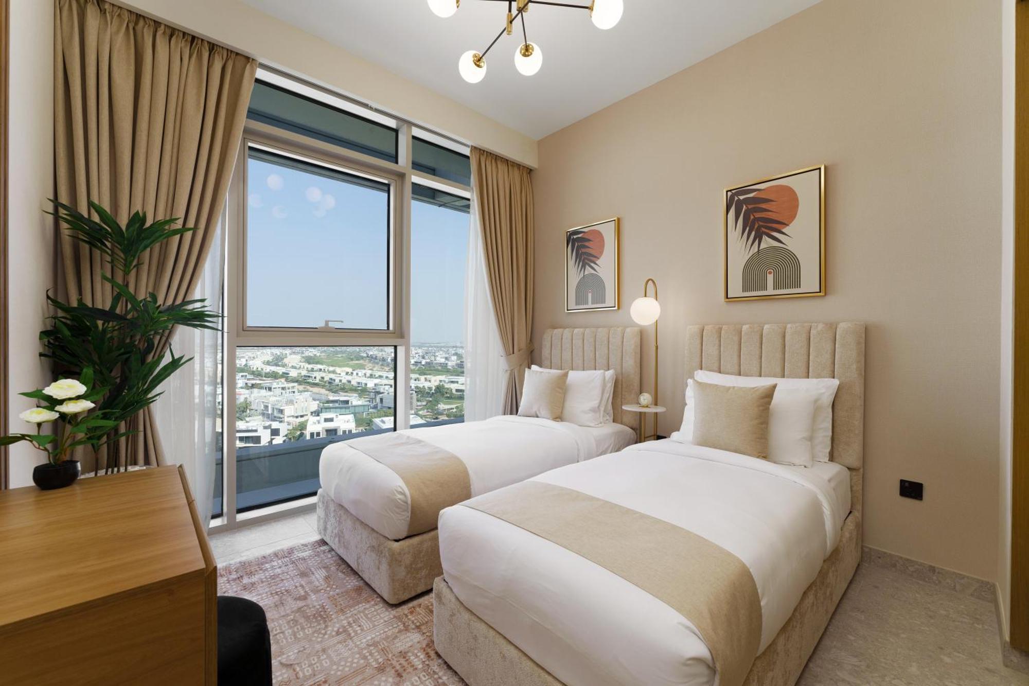 Maison Privee - Tranquil Living With Golf Course Vws In Hills *