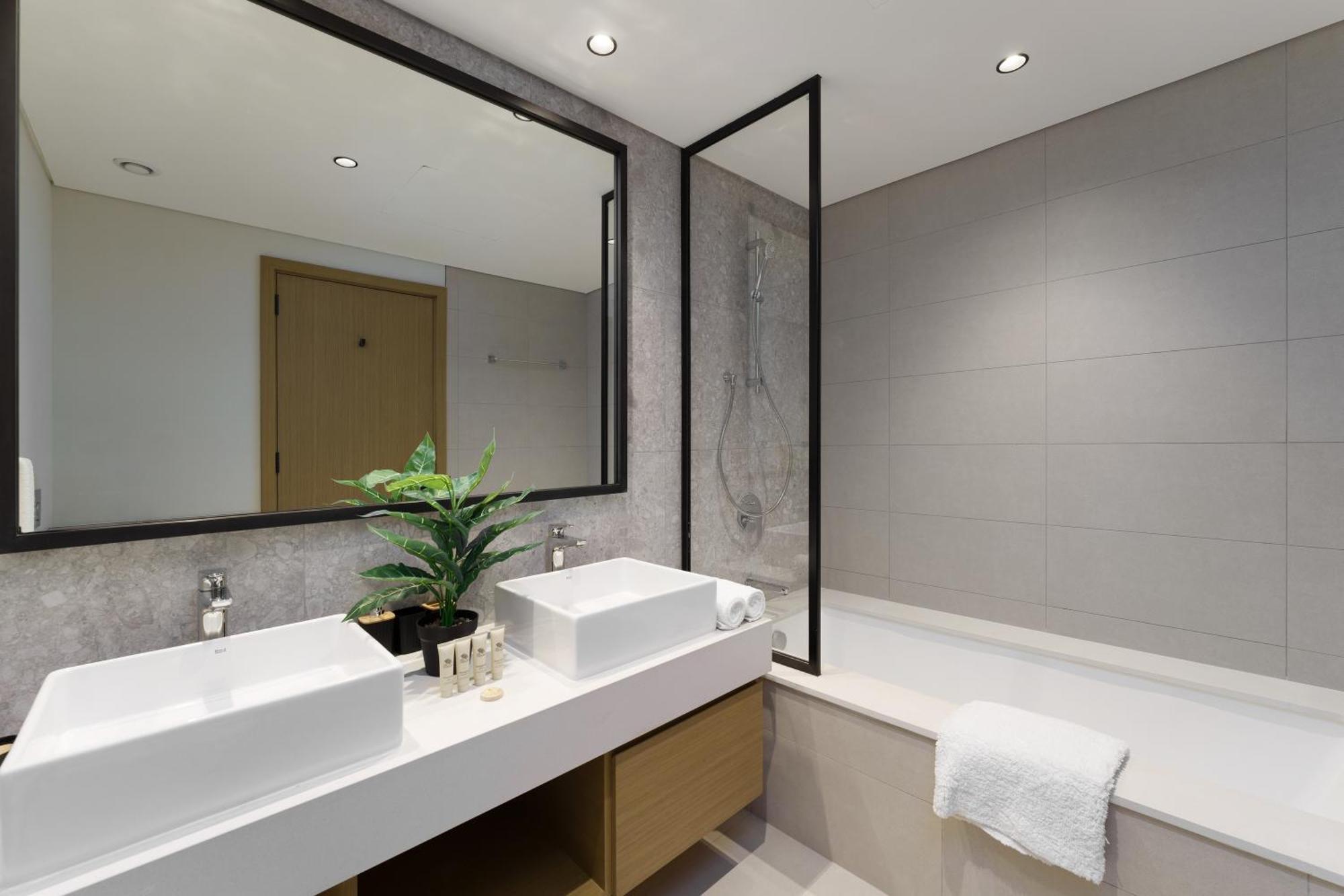 Apartment Maison Privee - Tranquil Living With Golf Course Vws In Hills Dubai