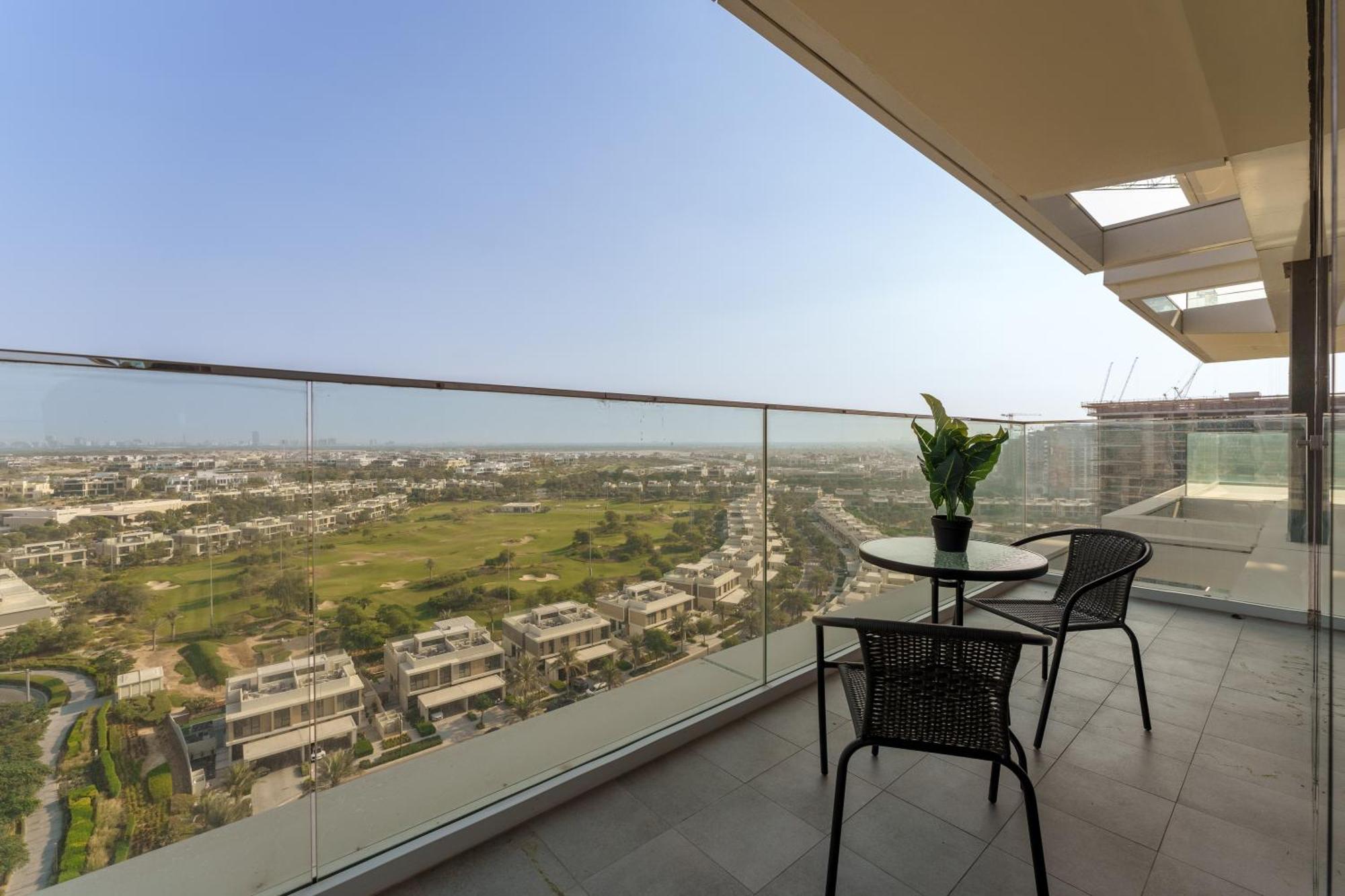 Apartment Maison Privee - Tranquil Living With Golf Course Vws In Hills Dubai