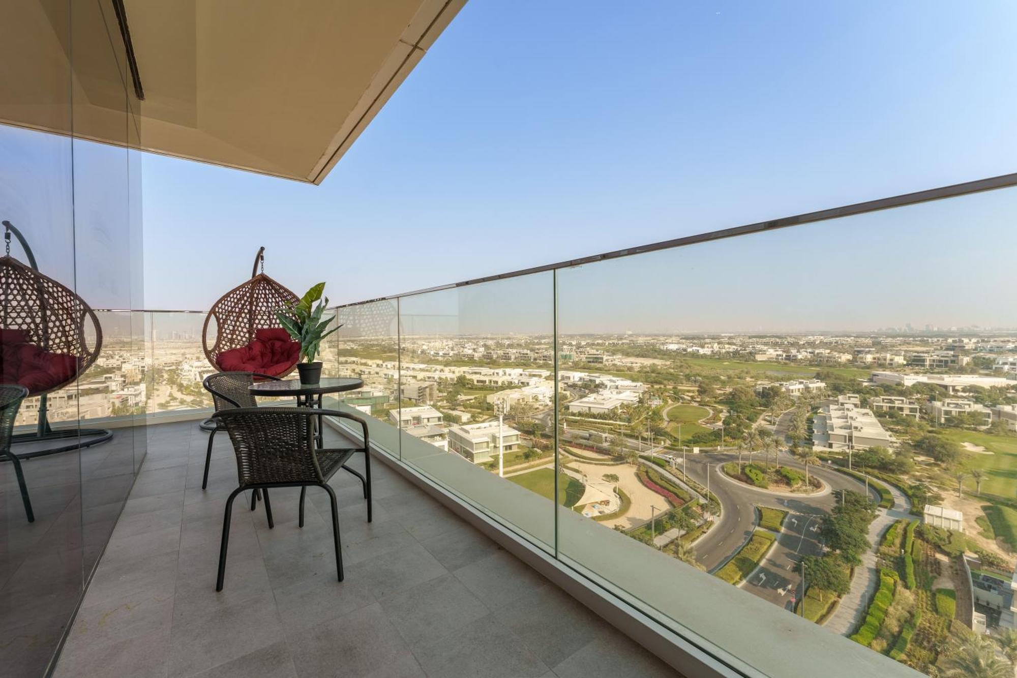 Maison Privee - Tranquil Living With Golf Course Vws In Hills