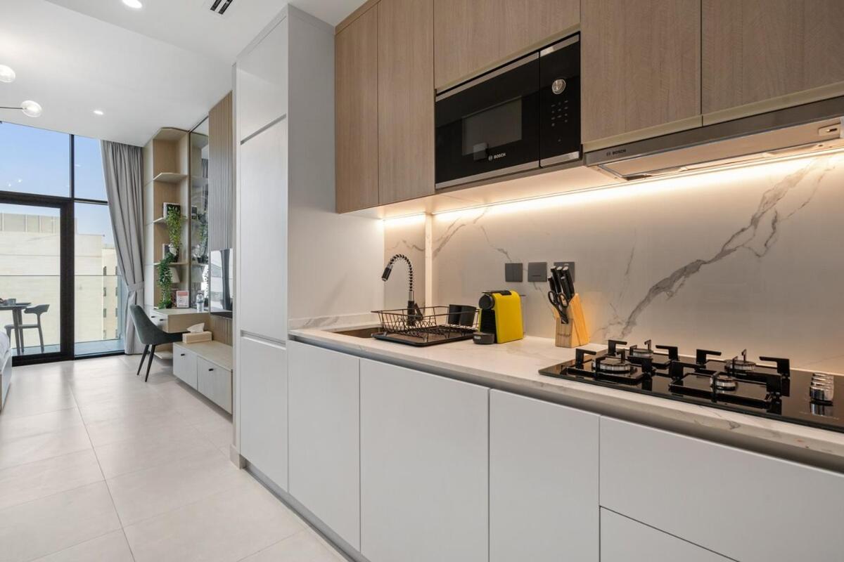 Al Furjan By In Homes - Marina 12min - Self Checkin - Metro - Parking Apartment *