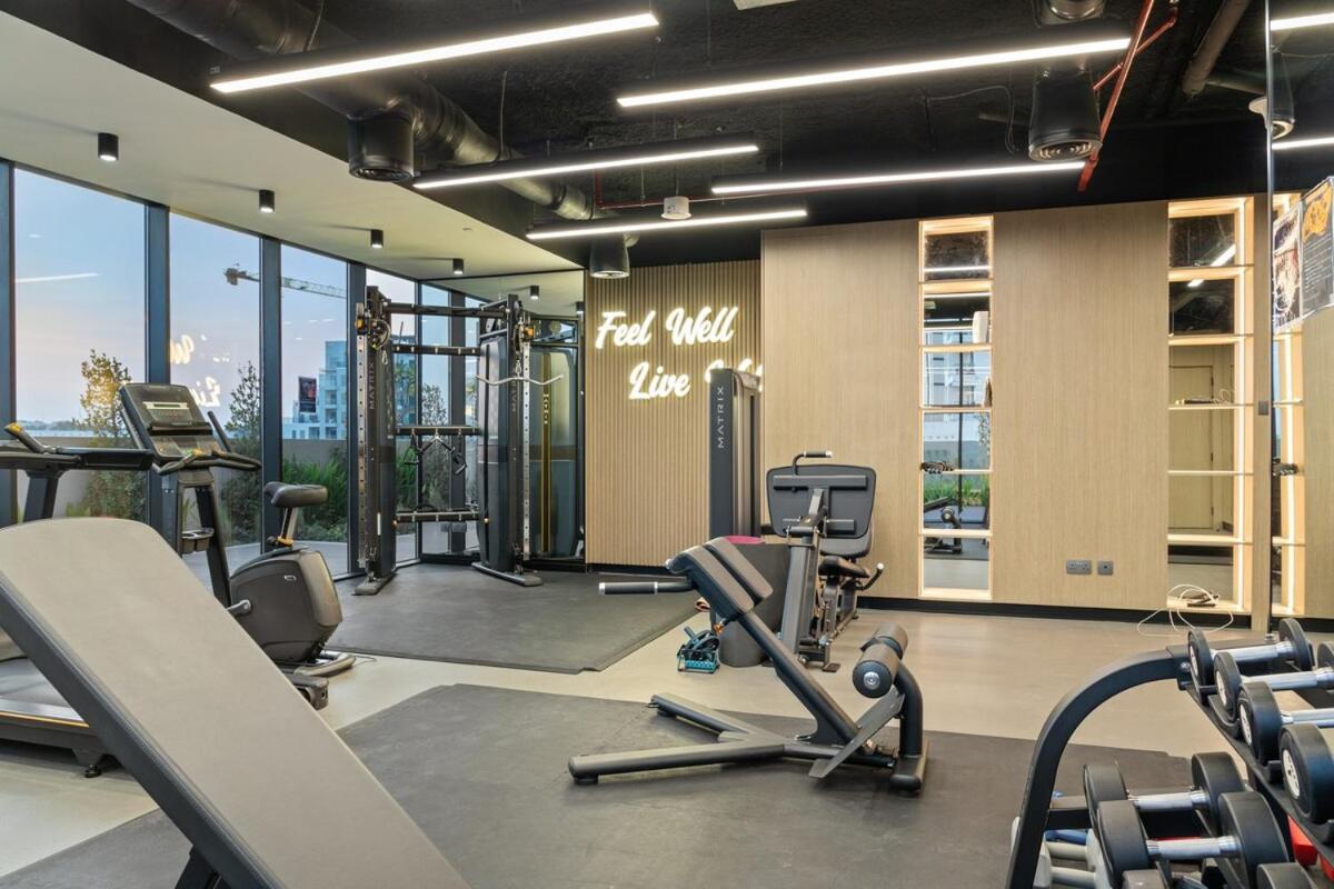 Al Furjan By In Homes - Marina 12min - Self Checkin - Metro - Parking Apartment