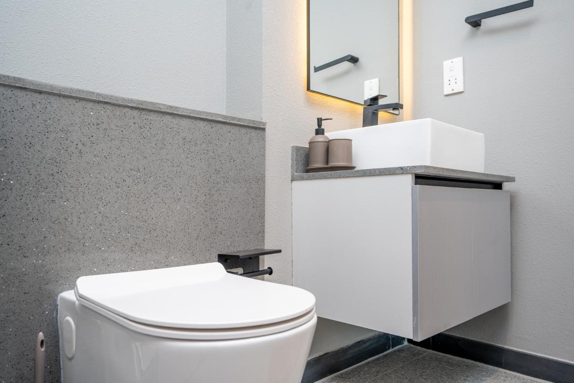 Modern 1-bedroom Retreat In Mbr