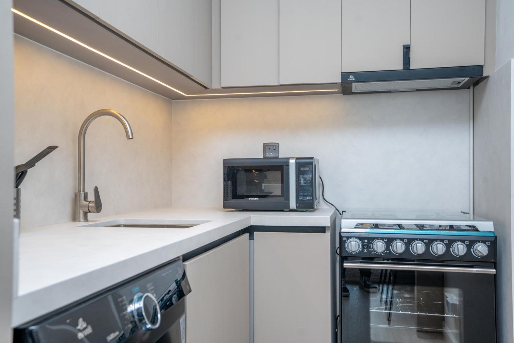 Apartment Modern 1-bedroom Retreat In Mbr