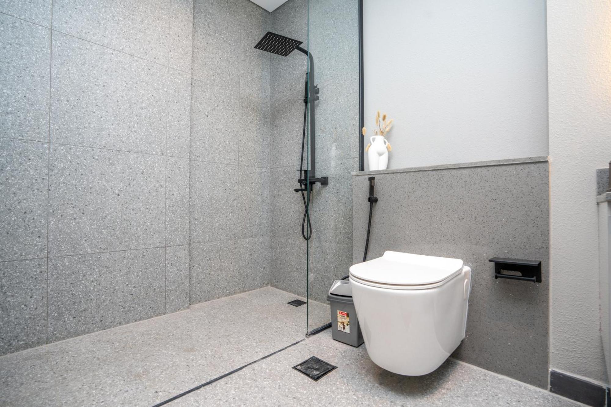 Modern 1-bedroom Retreat In Mbr *