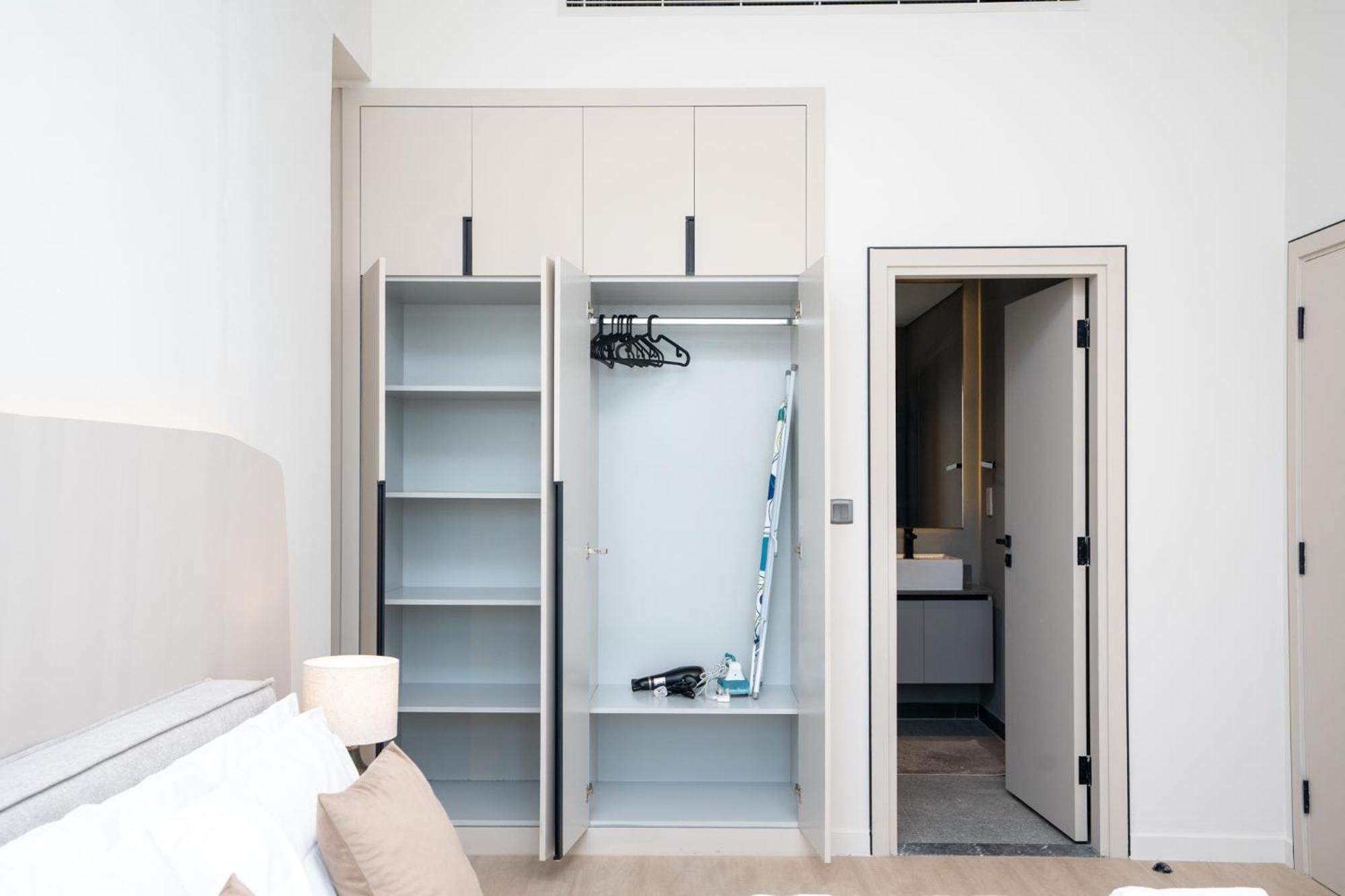 Apartment Modern 1-bedroom Retreat In Mbr