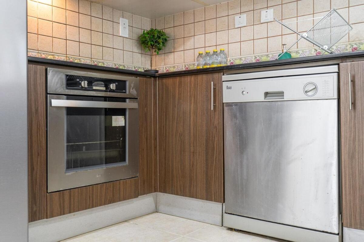 Cozy 2-bedroom Near Beaches At Elite Residences Marina Apartment