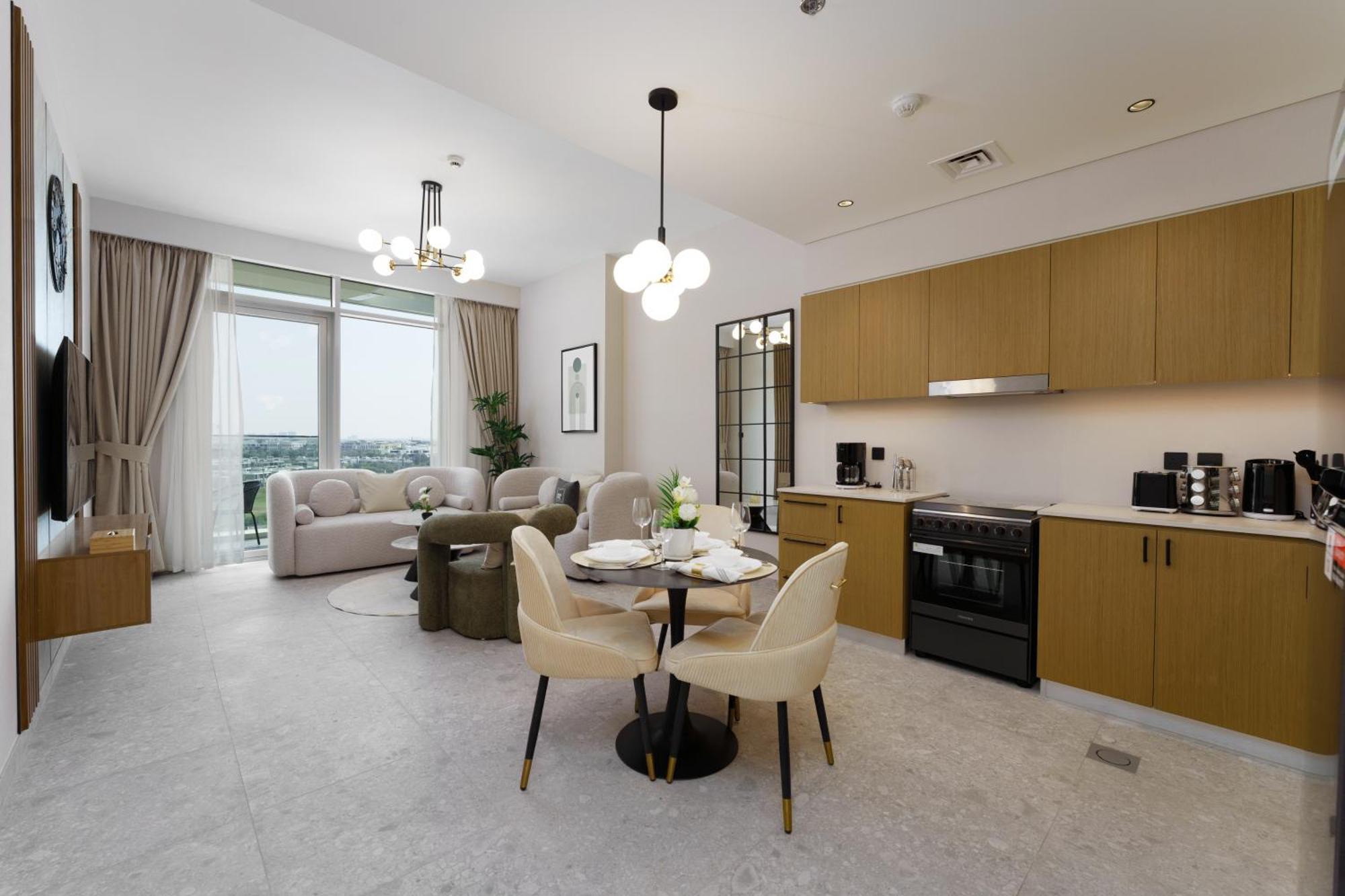 Maison Privee - Tranquil Living With Golf Course Vws In Hills