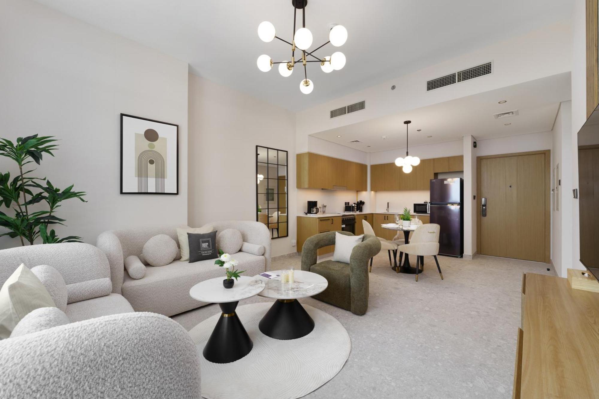 Maison Privee - Tranquil Living With Golf Course Vws In Hills Apartment