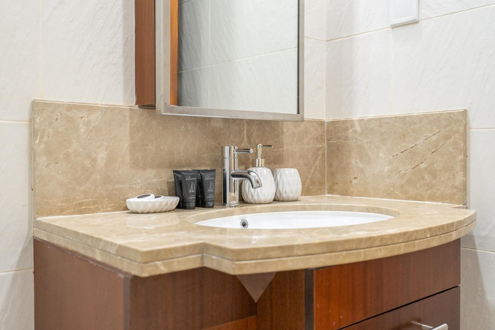 Apartment Sophisticated And Elegant 2br In Downntown *