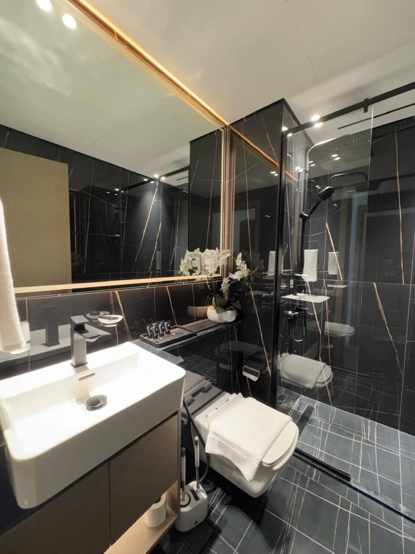 Brand New Premium 1br With Pool View In Jvc