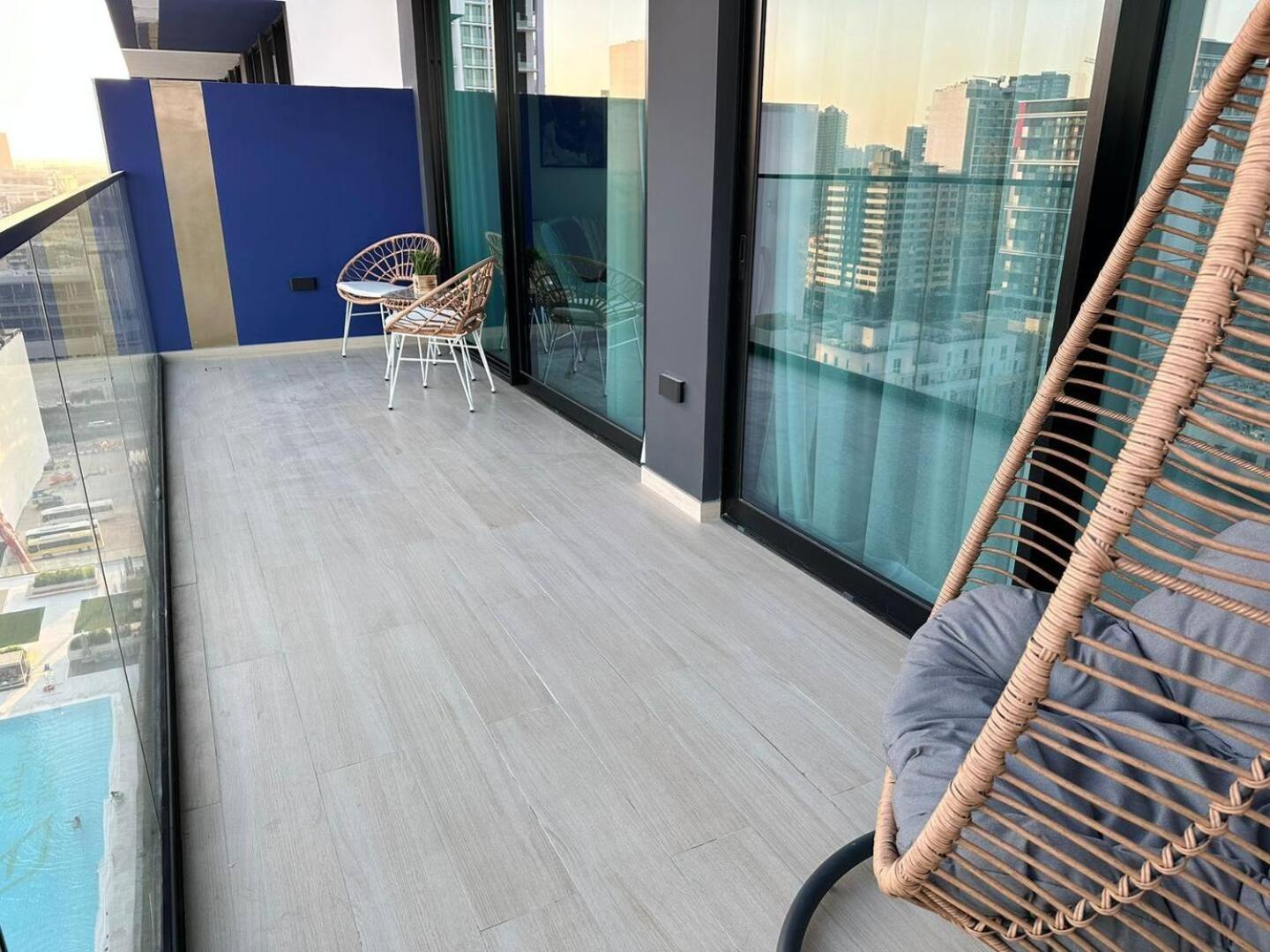 Brand New Premium 1br With Pool View In Jvc *