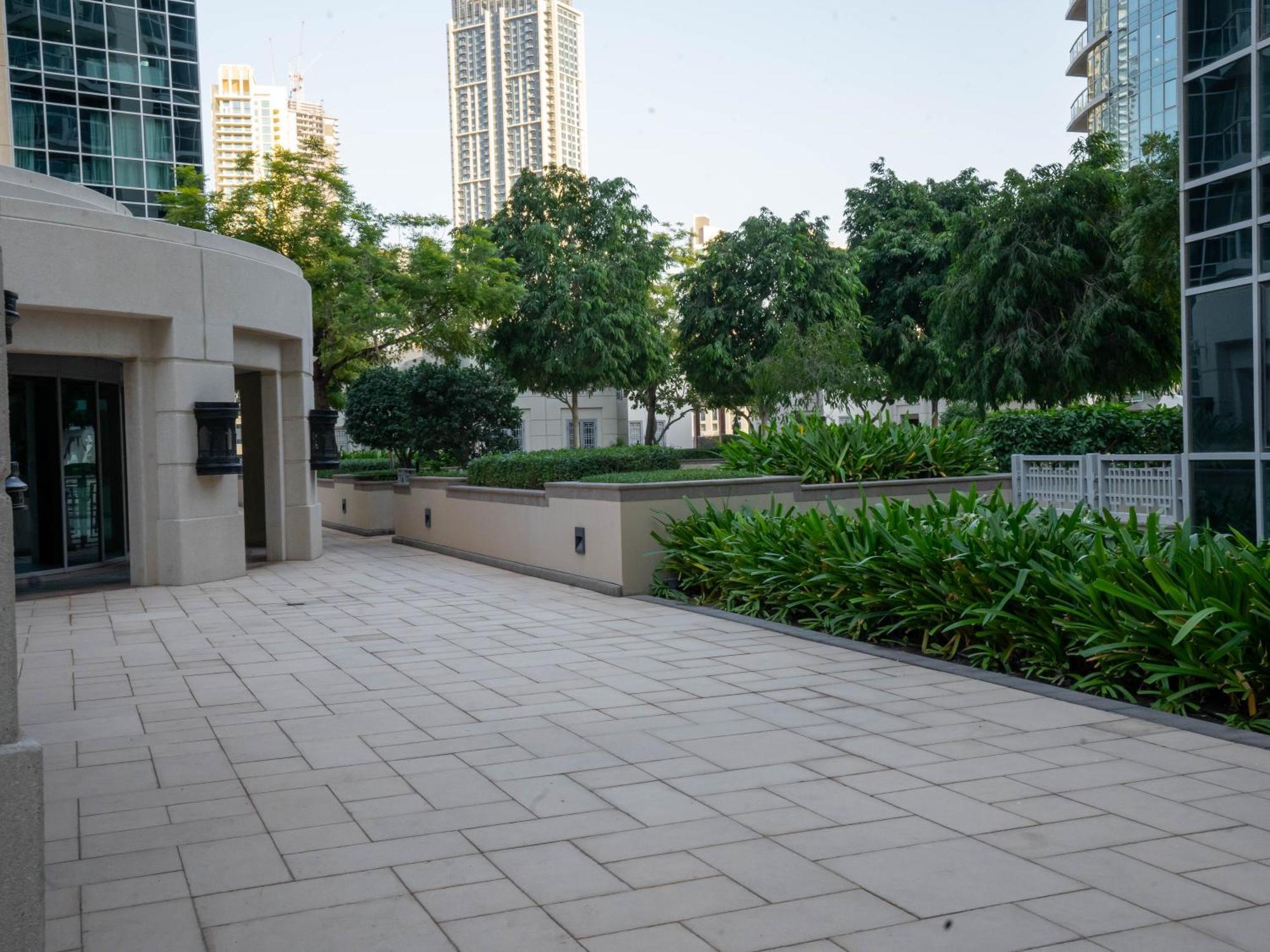 Holidays R Us 3 Bedroom Premium Location Apartment *