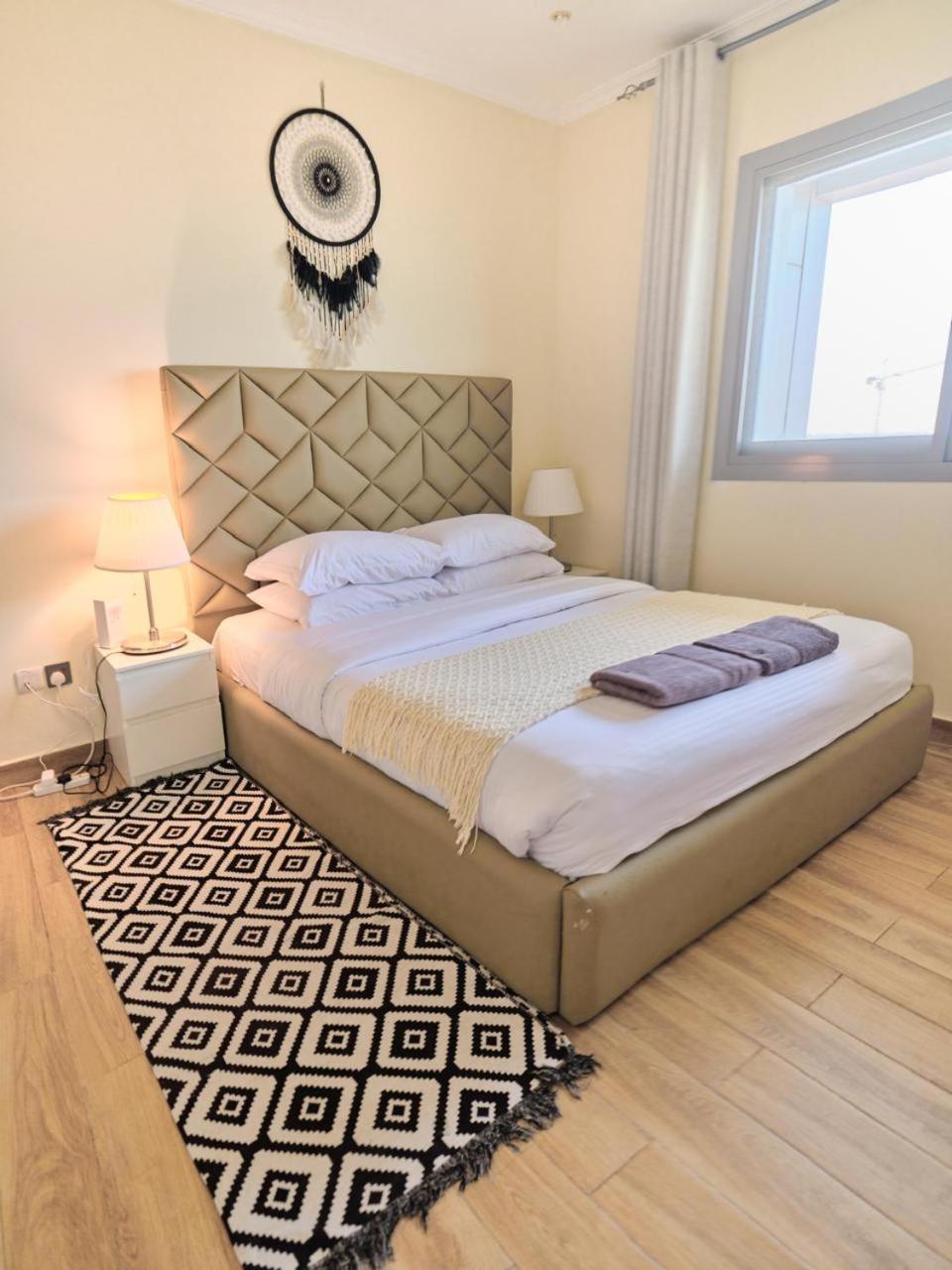 Marina, One Bed With Full Marina View Apartment