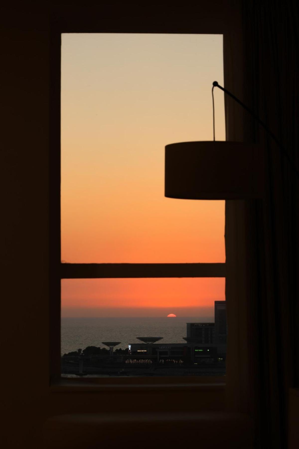 Maxstays - Cozy Jbr Beachfront Eye & Sunset Views - Gym & Pool - Free Parking Apartment Dubai