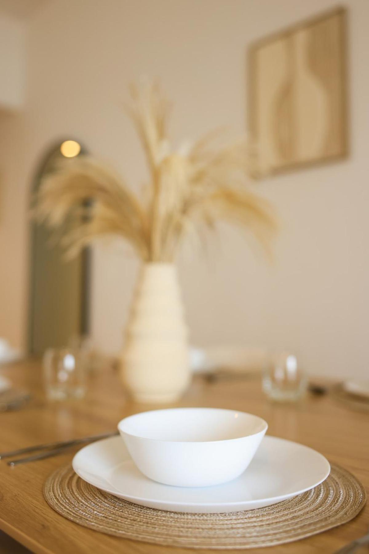 Maxstays - Cozy Jbr Beachfront Eye & Sunset Views - Gym & Pool - Free Parking Apartment *