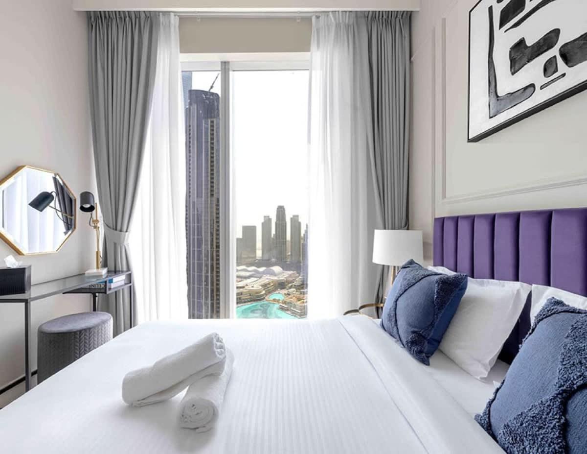 Luxurious 4br, Burj Khalifa & Full Fountain View, Downtown Apartment *