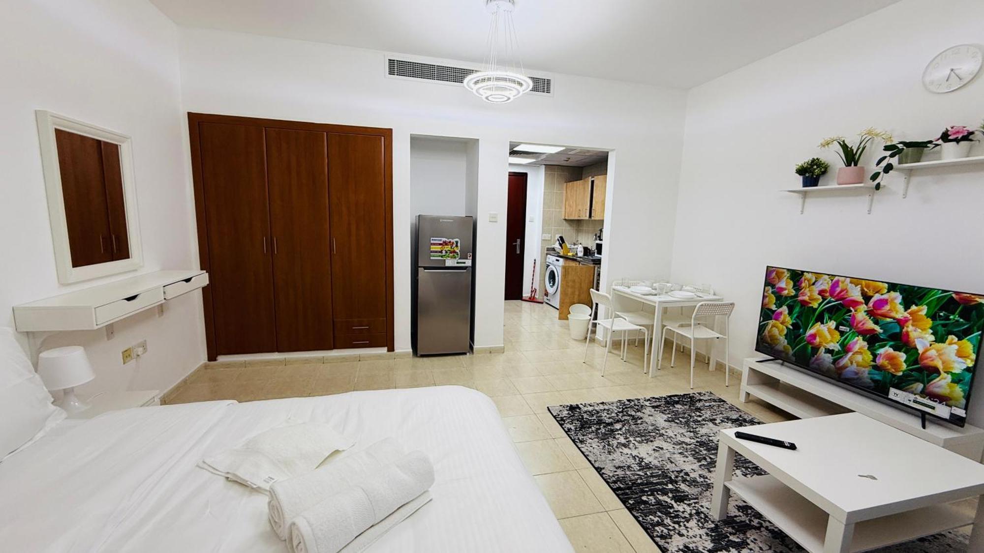 Apartment O07 Luxury Furnished Near Bus Stop Garden View Persia Cluster