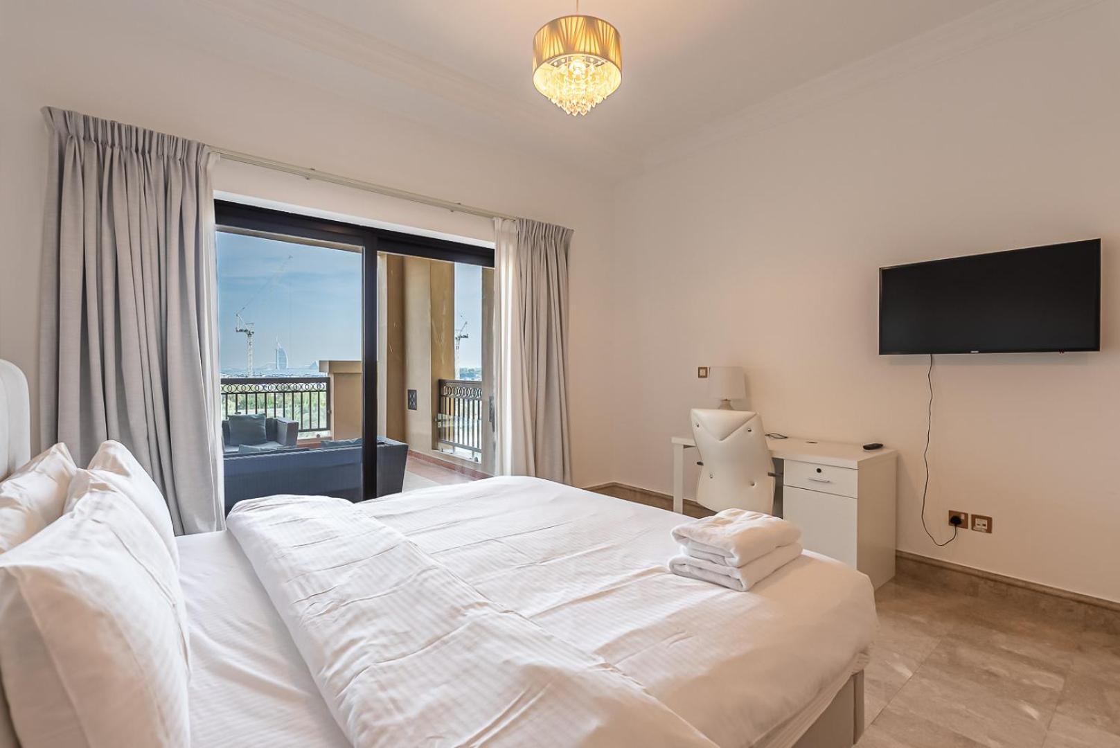 Newly Furnished 1bdr In The Palm Fairmont *