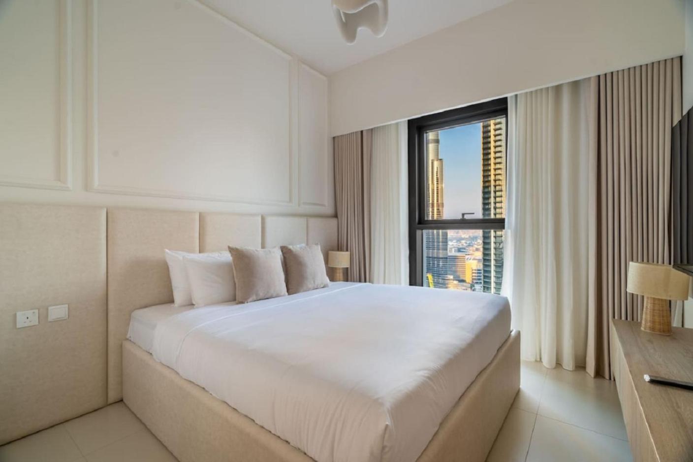 Luxury & Premium Burj Khalifa Mall Apartment *