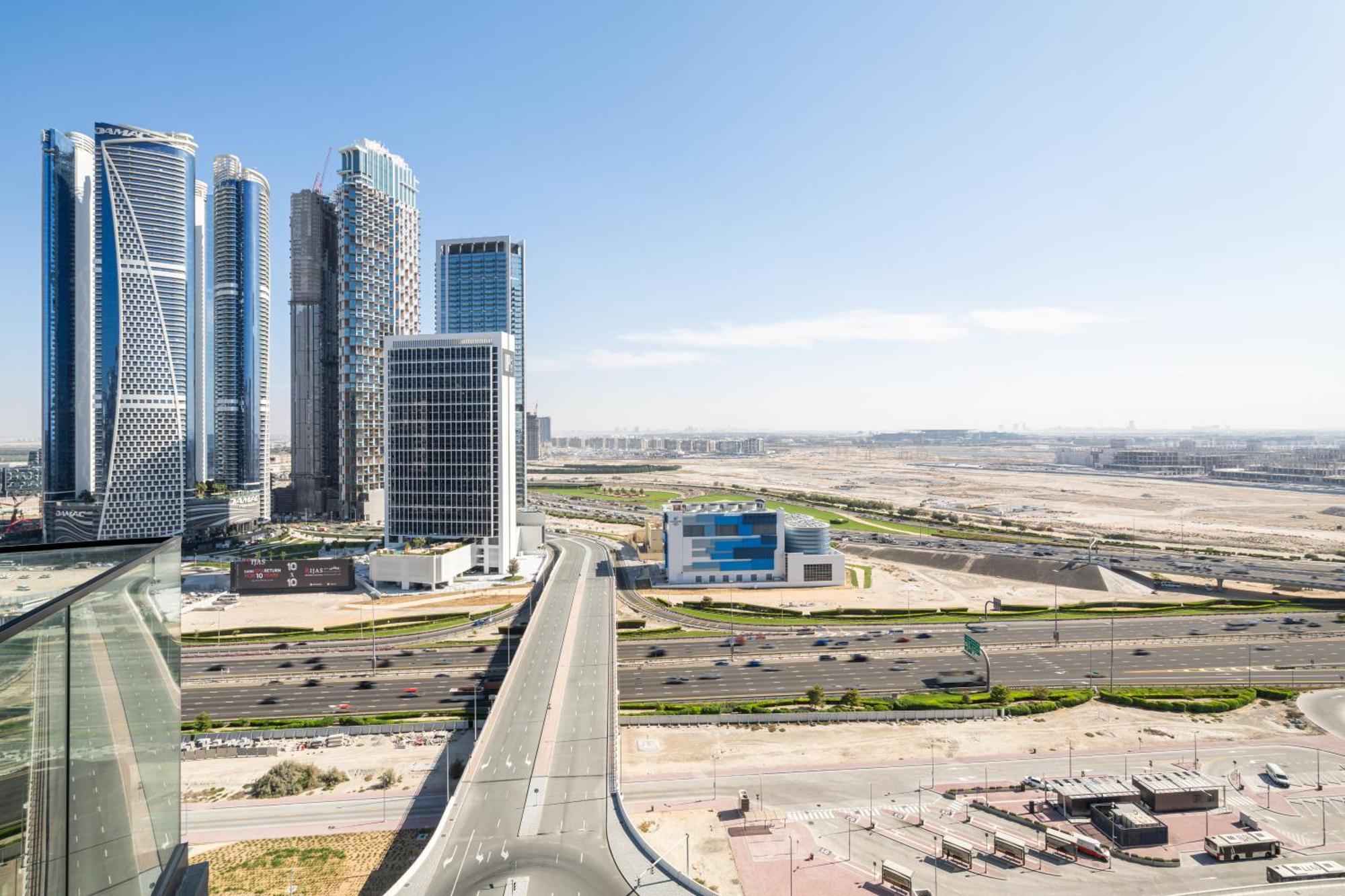 Apartment With Balcony Close To Downtown Dubai