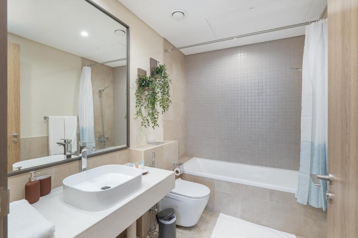 Vogue Al Wasl 1 West 33rd Floor With Sea View , Prime Location Walkable To Metro, Easy Access To Sheikh Zayed Road & World Trade Centre *