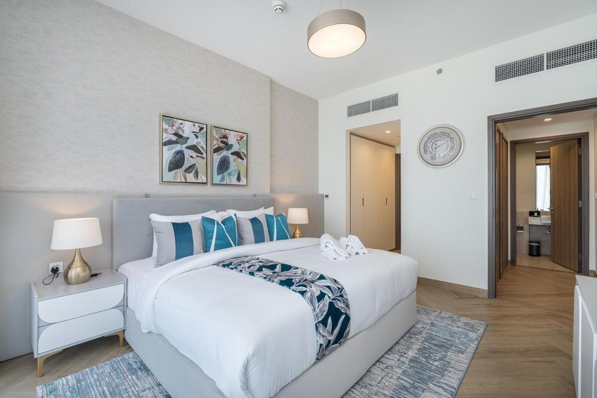 Vogue Al Wasl 1 West 33rd Floor With Sea View , Prime Location Walkable To Metro, Easy Access To Sheikh Zayed Road & World Trade Centre *
