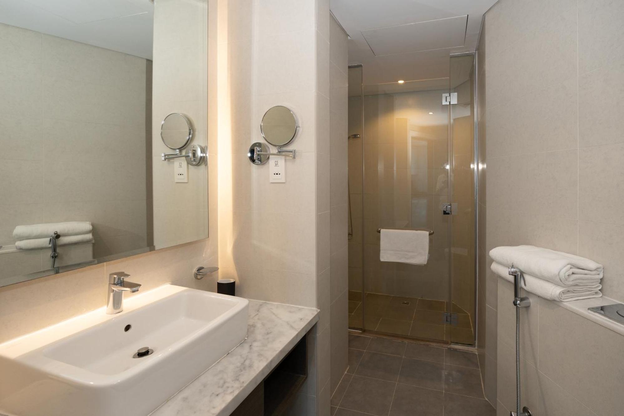 Keyrock Living - Elite Escape At Maison Prive Apartment *