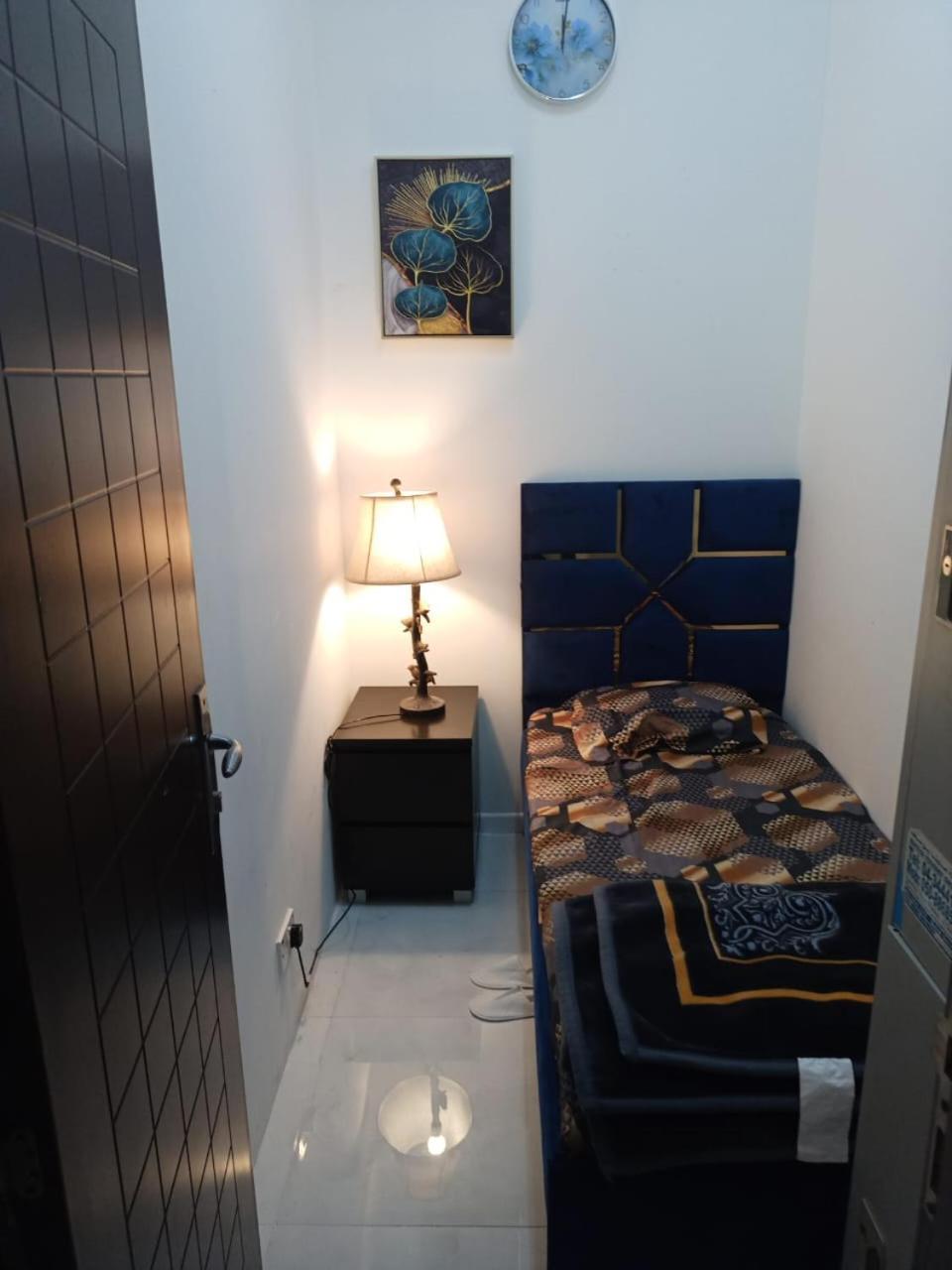 Elite Space Partition In Very Near Union And Banyas Metro - Creek - Gold Souq Capsule hotel *