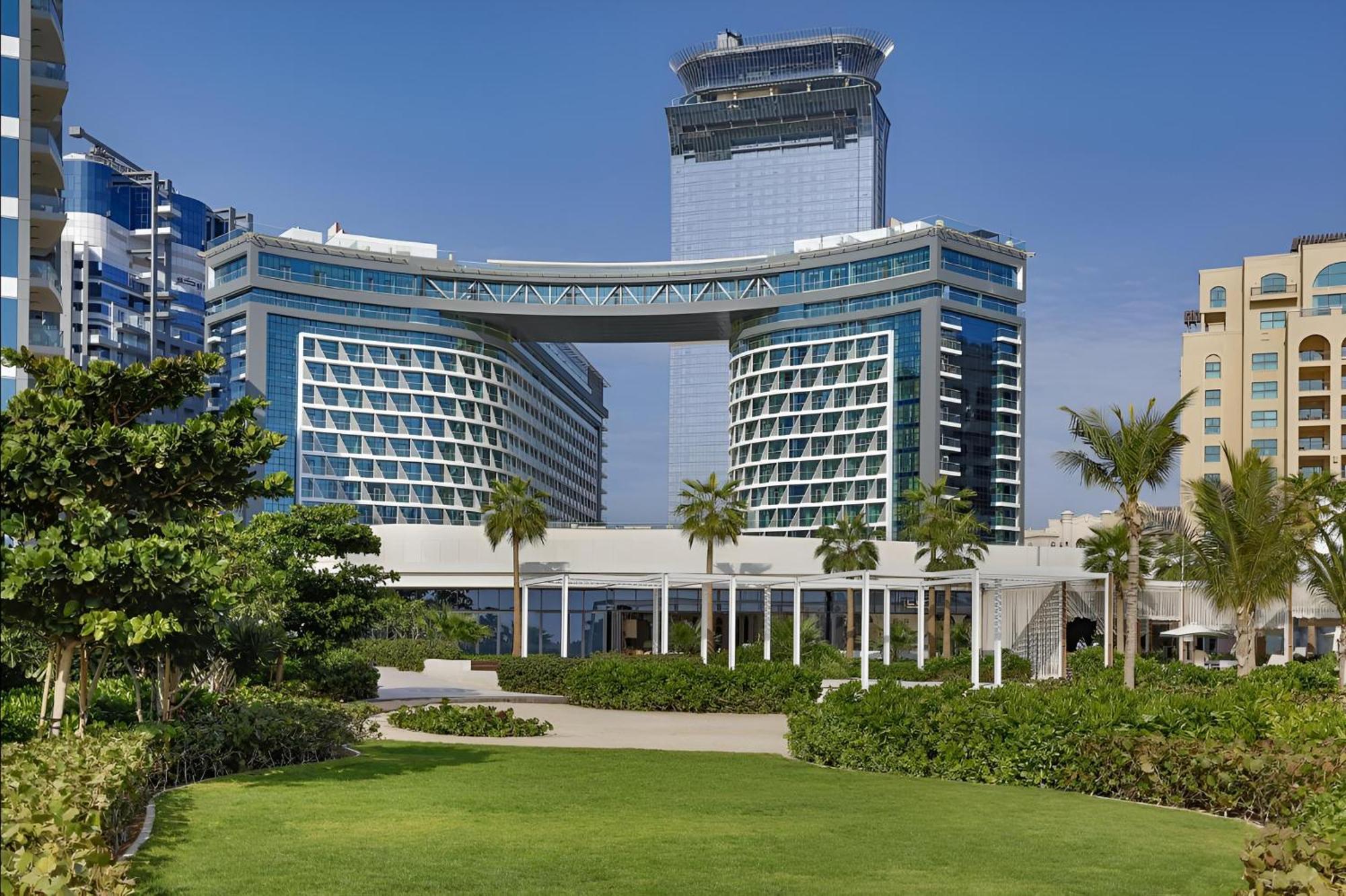 Infinity Pool In Palm Jumeirah On Exclusive West Apartment *