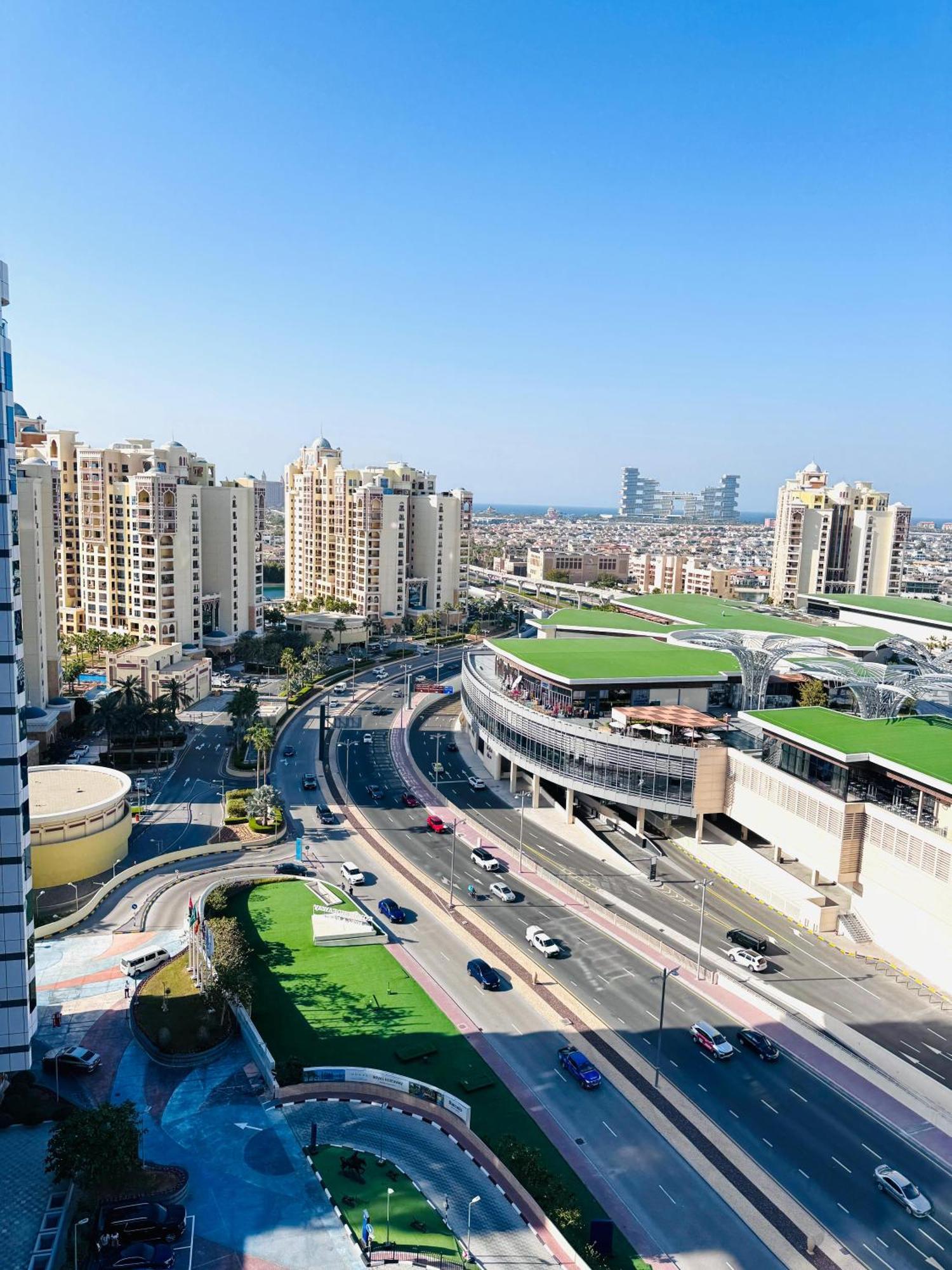 Infinity Pool In Palm Jumeirah On Exclusive West Apartment *