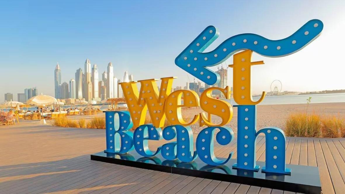 Infinity Pool In Palm Jumeirah On Exclusive West Dubai