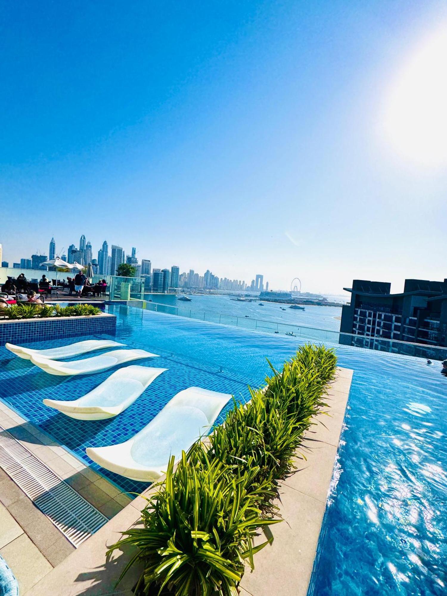 Apartment Infinity Pool In Palm Jumeirah On Exclusive West